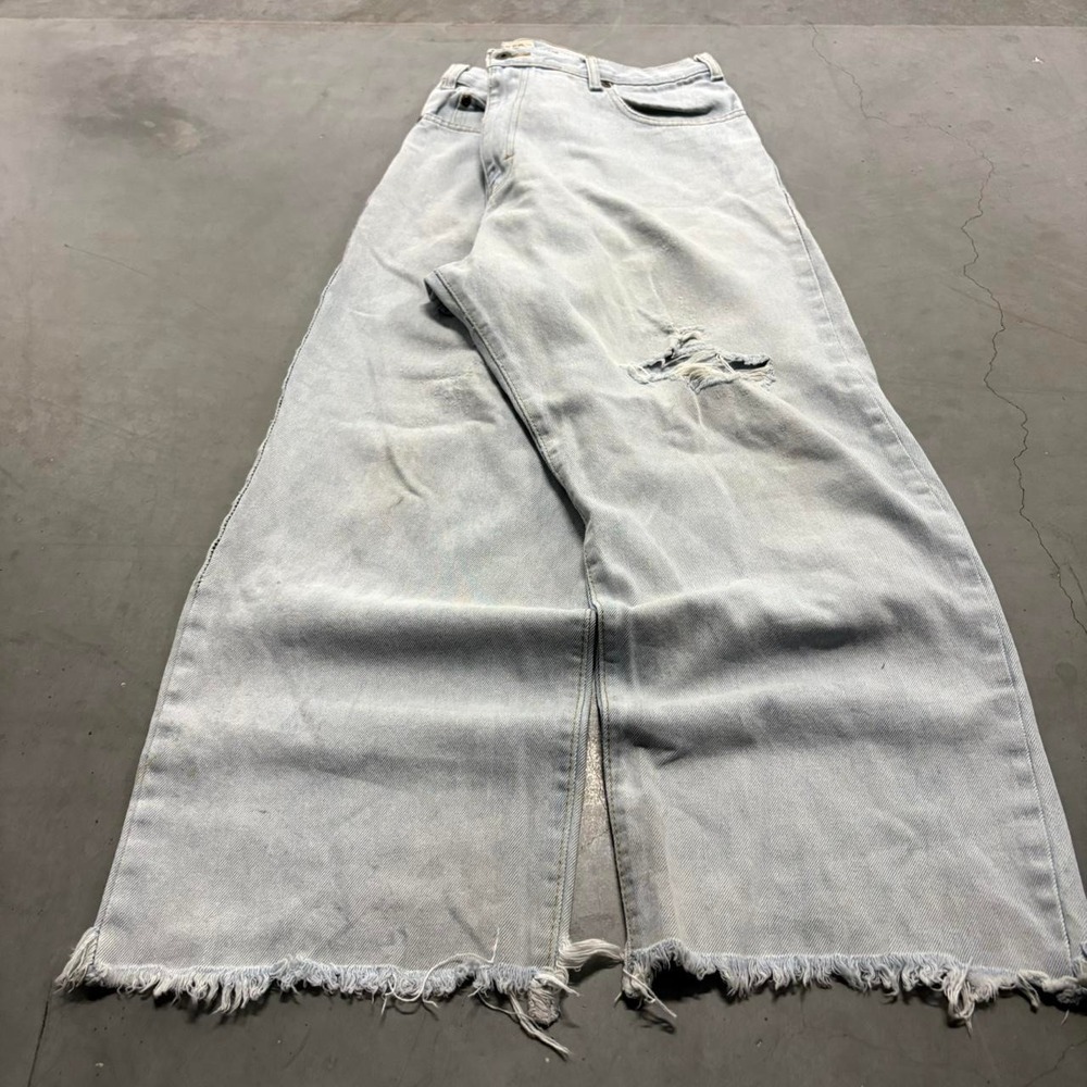 Vintage Y2K/2000s Baggy Skater Style Wideleg Relaxed Light Wash Denim Jeans!